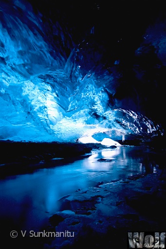 Ice_caves_copyright_VSunkmanitu005.jpg