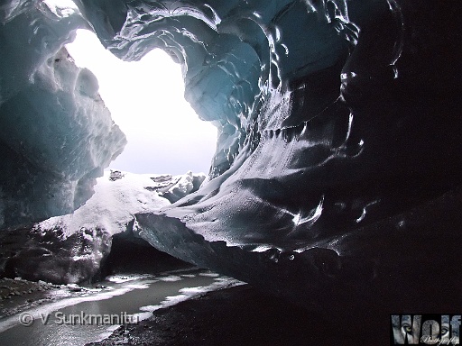 Ice_caves_copyright_VSunkmanitu018.jpg